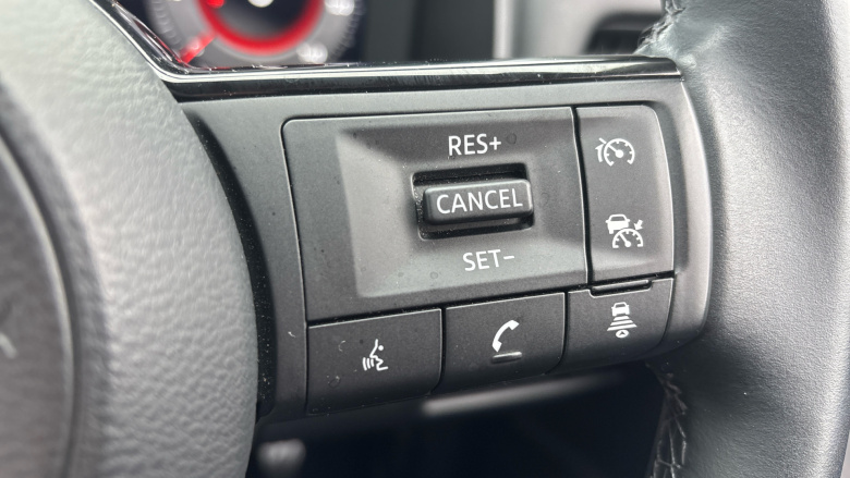 Nissan Qashqai 1.3 DiG-T MH N-Connecta 5dr Petrol Hatchback